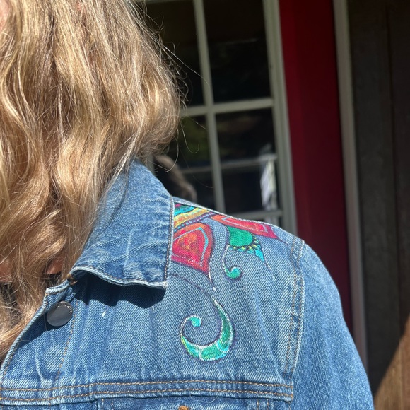 Striking HAND PAINTED mandala jean jacket. Ashley Vintage Charm. - Picture 11 of 11